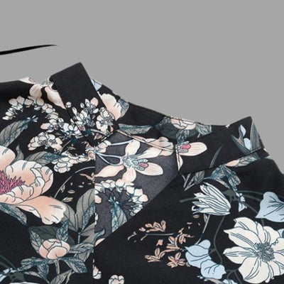 Floral gemustertes Hemdkleid mit geraffter Taille