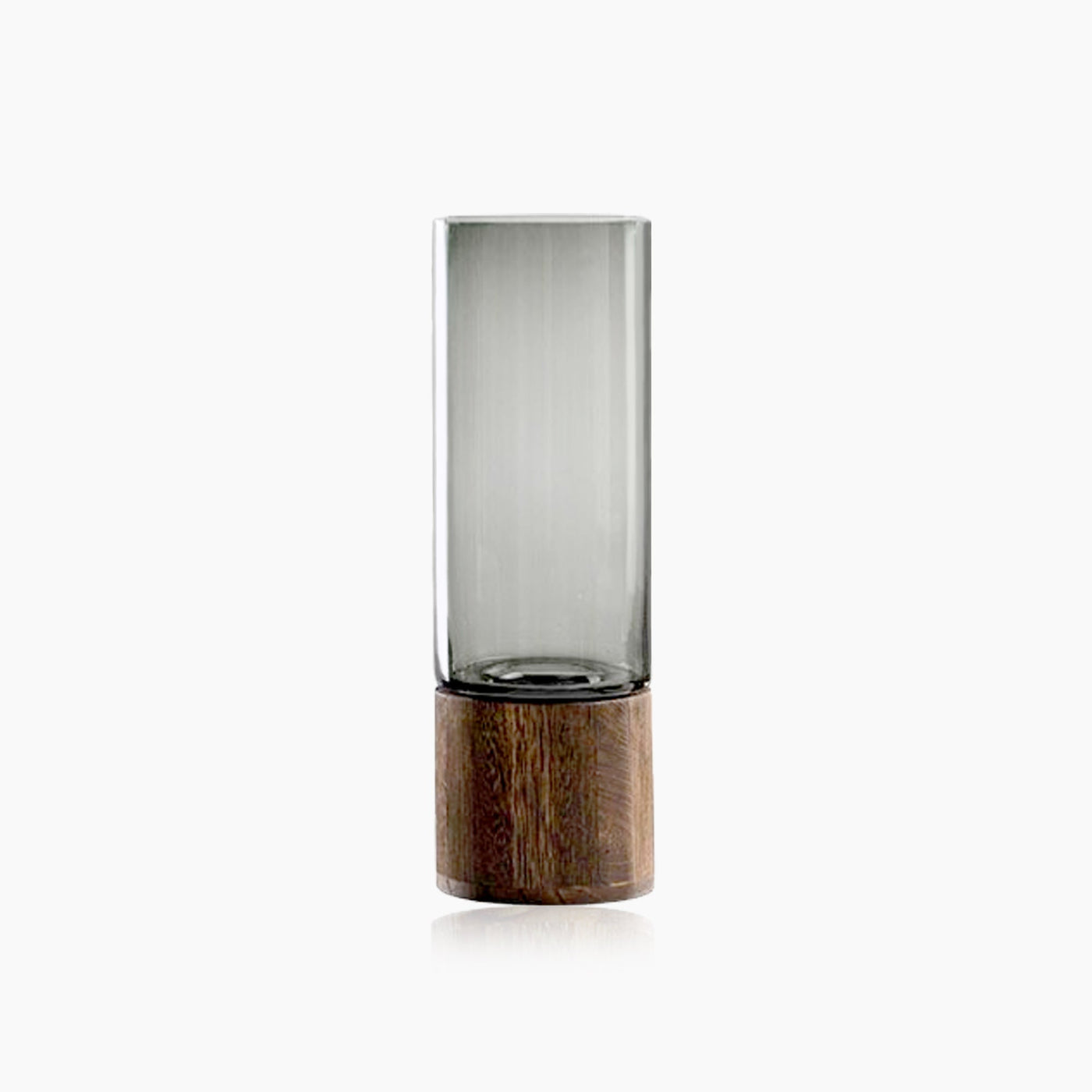 Vase aus transparentem Glas mit solidem Holzsockel
