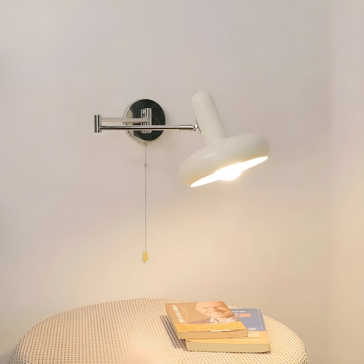 CreamAura Light - Verstellbare Wandleuchte im cremefarbenen Stil