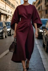 Lissey - Minimalistisches Gürtel-Luxuskleid in Bordeaux