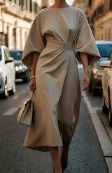 Lissey - Minimalistisches Gürtel-Luxuskleid in Beige