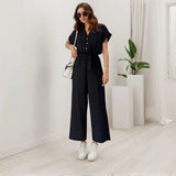 Evelyne™ Jumpsuit aus Soft-Stoff mit Knöpfen und Bindegürtel in Schwarz