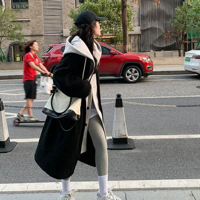 Marisol - Stilvolle Kapuzenjacke mit Zweifarbdesign & Knopfverschluss