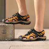 Nelson - Einstellbare Herren-Sandalen mit geschlossener Zehenpartie in Gelb