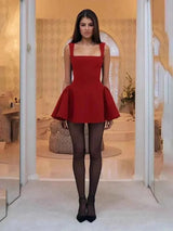 Alessia – Elegantes A-Linien Minikleid mit eckigem Ausschnitt in Rot