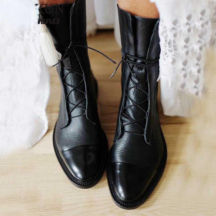 Lourdes - Robuster Schnürstiefel aus Leder in mittlerer Höhe