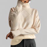 Barbara | Damen Oversized Winterpullover mit Muster und Rollkragen in Beige