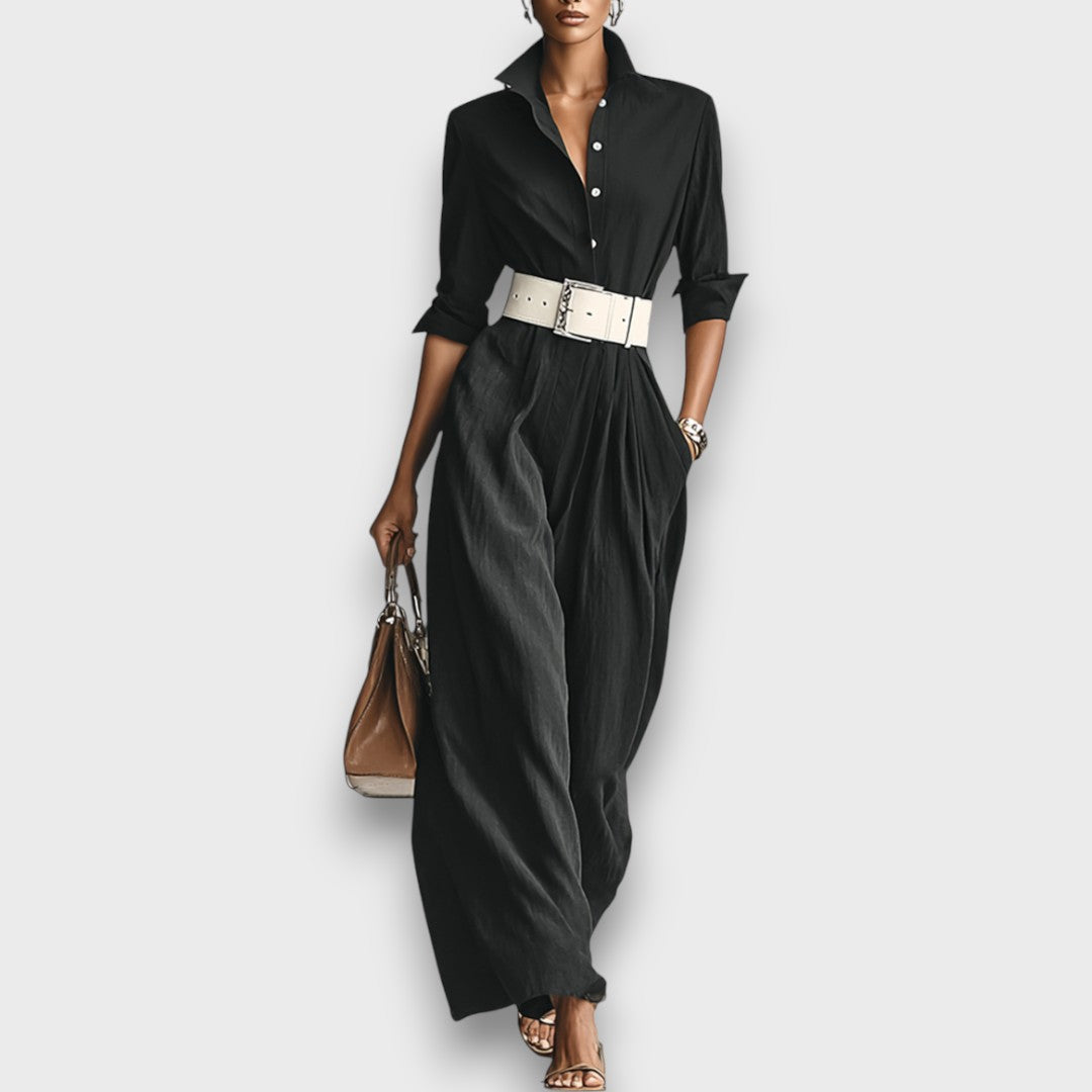 Serenya – Langer Einteiler mit Reverskragen und Taillengürtel