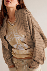 Damen-Strickjacke mit Ajourmuster und weiten Ärmeln – Solveig in Beige