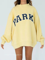 Damen Varsity Sweatshirt in Pastellgelb mit Marineblauen Buchstaben
