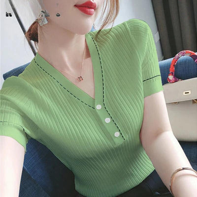Elegantes Kurzarm-T-Shirt mit V-Ausschnitt, Buttonfverschluss und Nahtdetails