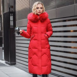 Clara | Damen Langer Daunen-Steppmantel mit Kragen Fellkapuze Wintermantel in Rot