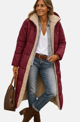 Frieda | Damen Longline Puffer Jacke mit Teddyfutter und Kapuze in Weinrot