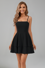 Damen Minikleid mit Spaghettiträgern und Doppelstufigem Rock in Schwarz