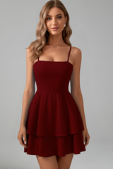 Damen Minikleid mit Spaghettiträgern und Doppelstufigem Rock in Burgund