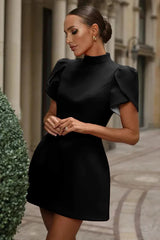 Damen Minikleid mit Stehkragen kurzen Puffärmeln und sichtbarer Teilungsnaht in Schwarz
