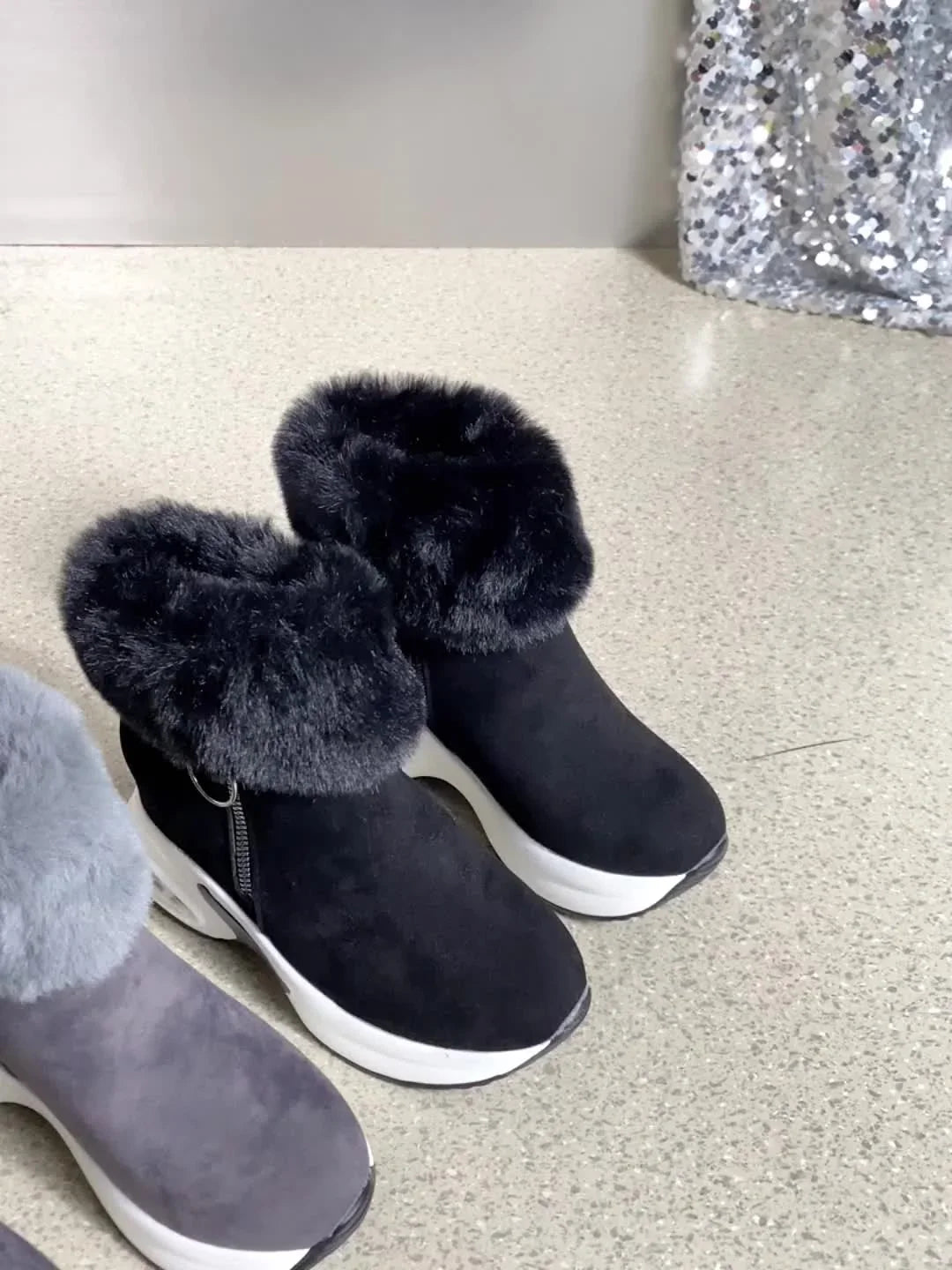 Damen Winter Sneakers mit seitlichem Reißverschluss und Plüschfutter