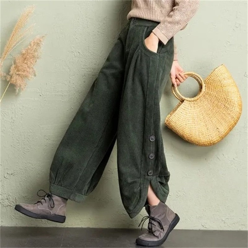 BEATE - WEITE CORDHOSE