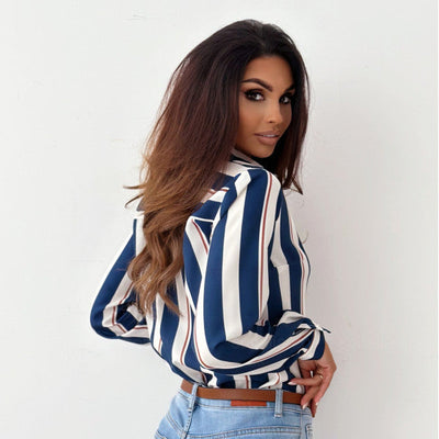 Monika | Aufgeräumte Damenbluse mit Satindruck