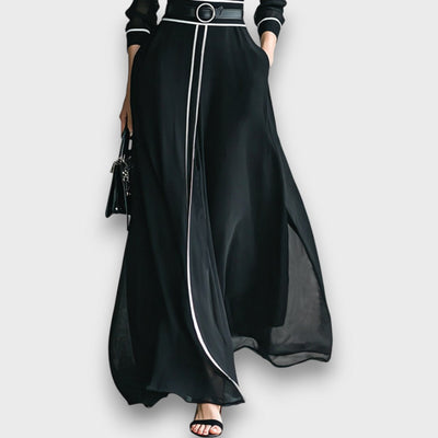 Elyra – Chiffon-Maxikleid mit hohem Kragen