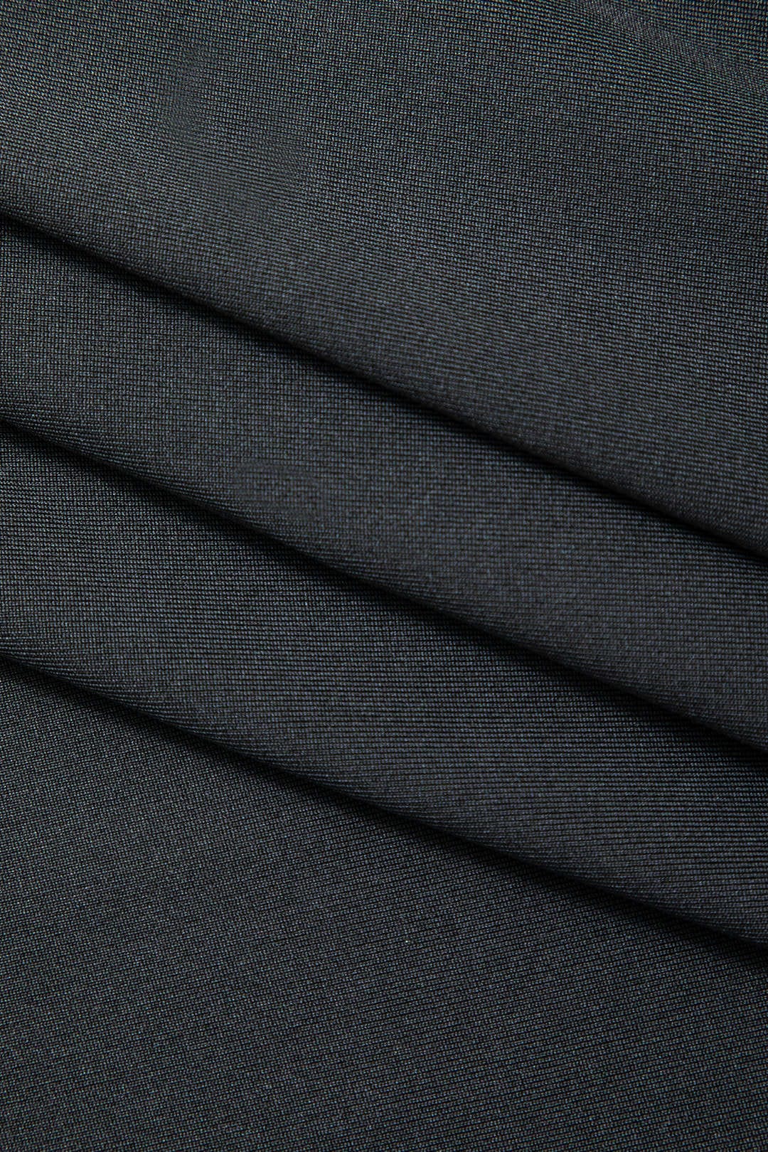 Nyx | Halterneck-Top & Drapierter Minirock – Ein aufregender Look für besondere Nächte