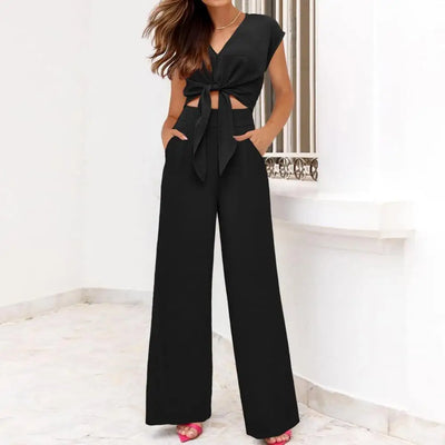 Regine - Playsuit mit V-Ausschnitt für einen trendigen Look