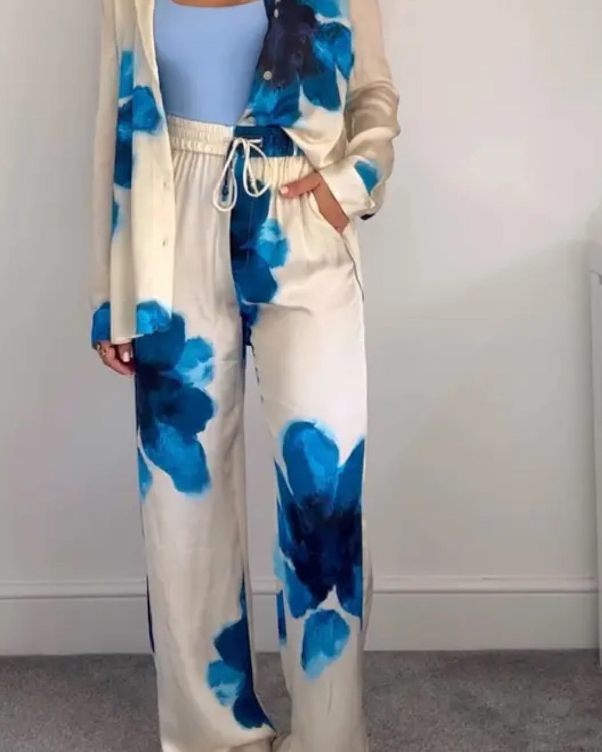Alessandra - Blumen-Satinhose mit hohem Bund