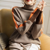 Greta | Damen Rollkragenpullover mit Muster und weitem Schnitt in Orange