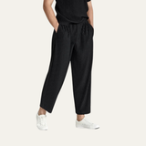 Herren-Plisseehose mit elastischem Bund und geradem Bein in Schwarz