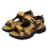 Herren-Sandalen mit drei verstellbaren Klettverschlussriemen und profilierter Laufsohle in Gelb
