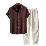 Herren-Set aus Kurzarmhemd mit Reverskragen und Hose mit Kordelzug in Braun