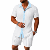 Herren Set mit Kurzarmhemd mit Kragen und Knopfleiste sowie Shorts mit elastischem Bund und Kordelzug in Weiß