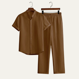 Herren Set mit Kurzarmhemd mit Stehkragen und Knopfleiste sowie Hose mit elastischem Bund in Braun
