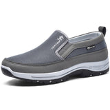 Herren Slipper mit Mesh-Oberfläche und Panelstruktur in Grau