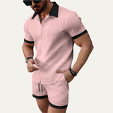 Herren zweiteiliges Set mit Kurzarmhemd mit Knopfleiste und Shorts mit elastischem Bund und Kordelzug in Hellrosa