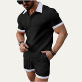 Herren zweiteiliges Set mit Kurzarmhemd mit Knopfleiste und Shorts mit elastischem Bund und Kordelzug in Schwarz
