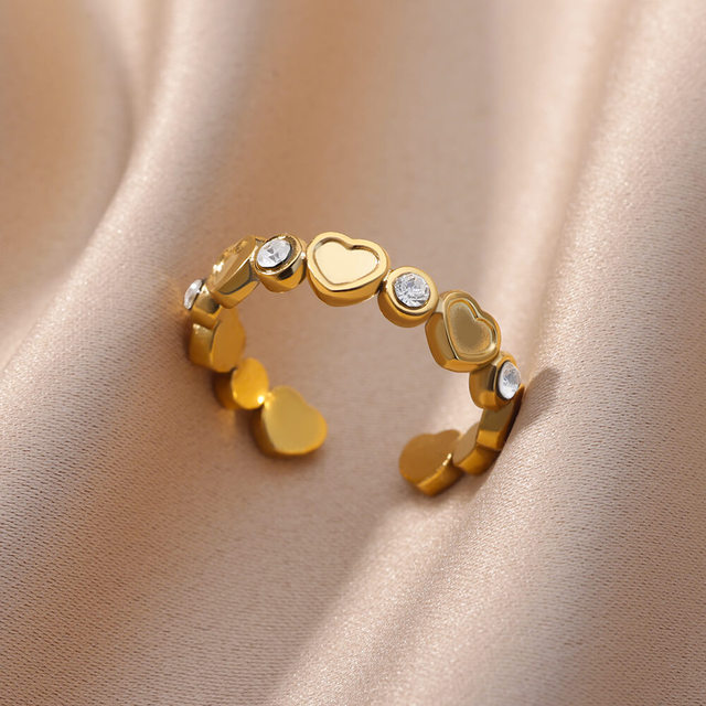 Goldplattierter Herzring mit Zirkonias