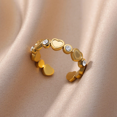 Goldplattierter Herzring mit Zirkonias