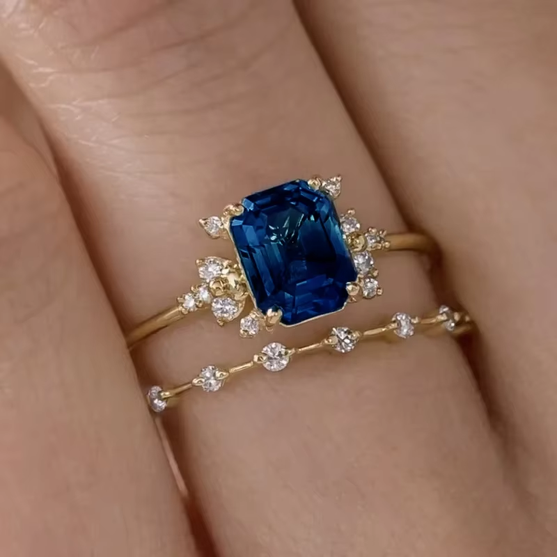 Eleganter blauer Brillantring im Vintage-Stil