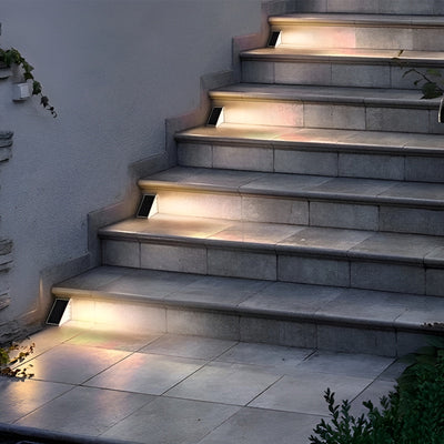 TriGlow Light - Dreieckige Solar-LED-Treppenleuchte für den Außenbereich