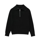 Damenpullover mit Streifen, halbem Reißverschluss und Stehkragen – Holly in Schwarz