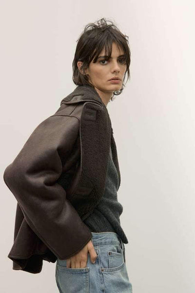 Jacke mit integriertem Pelzkragen