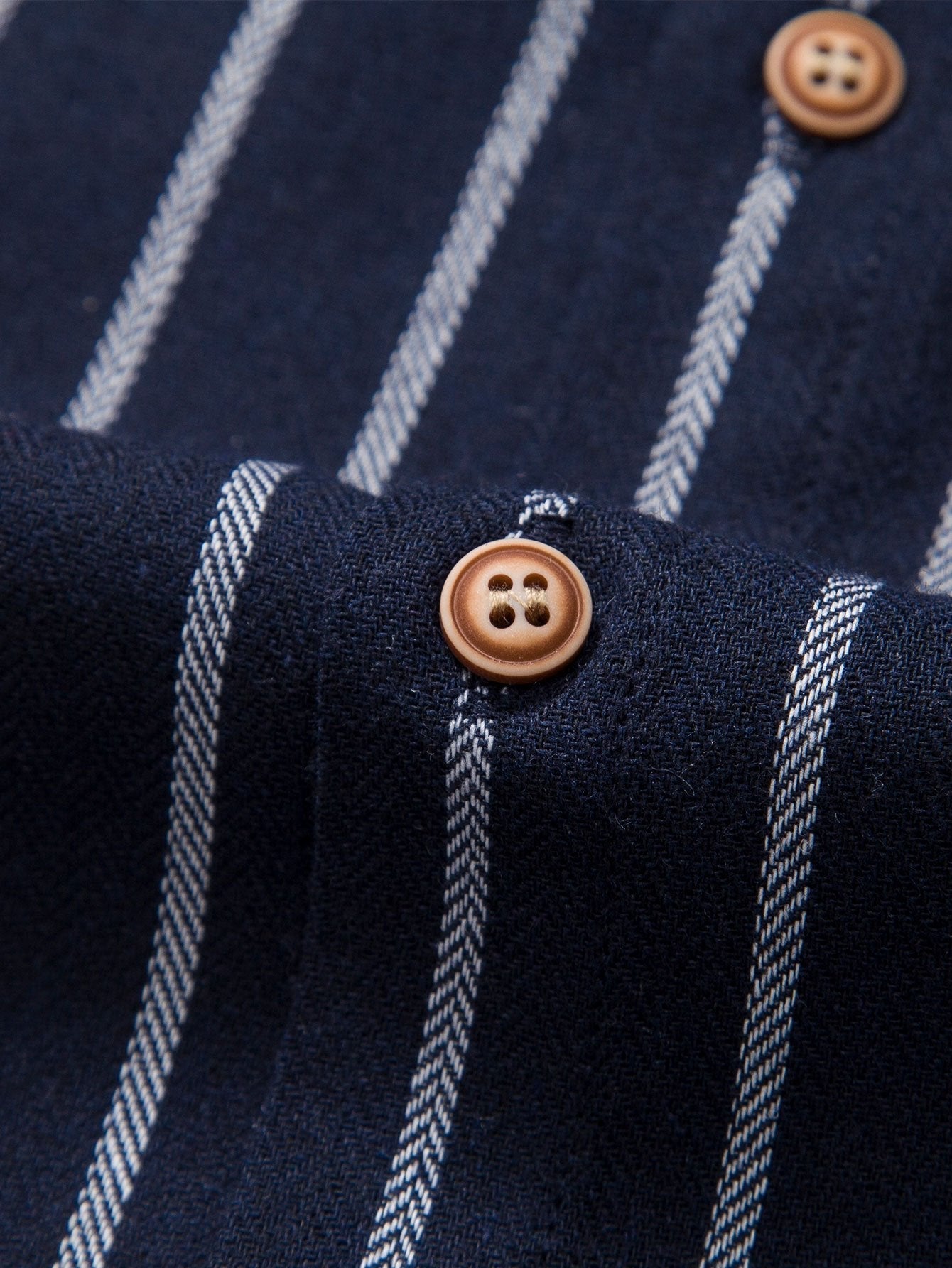 Gestreiftes Hemd mit Knopfleiste aus Baumwollmischung und Leinenhose mit geradem Bein