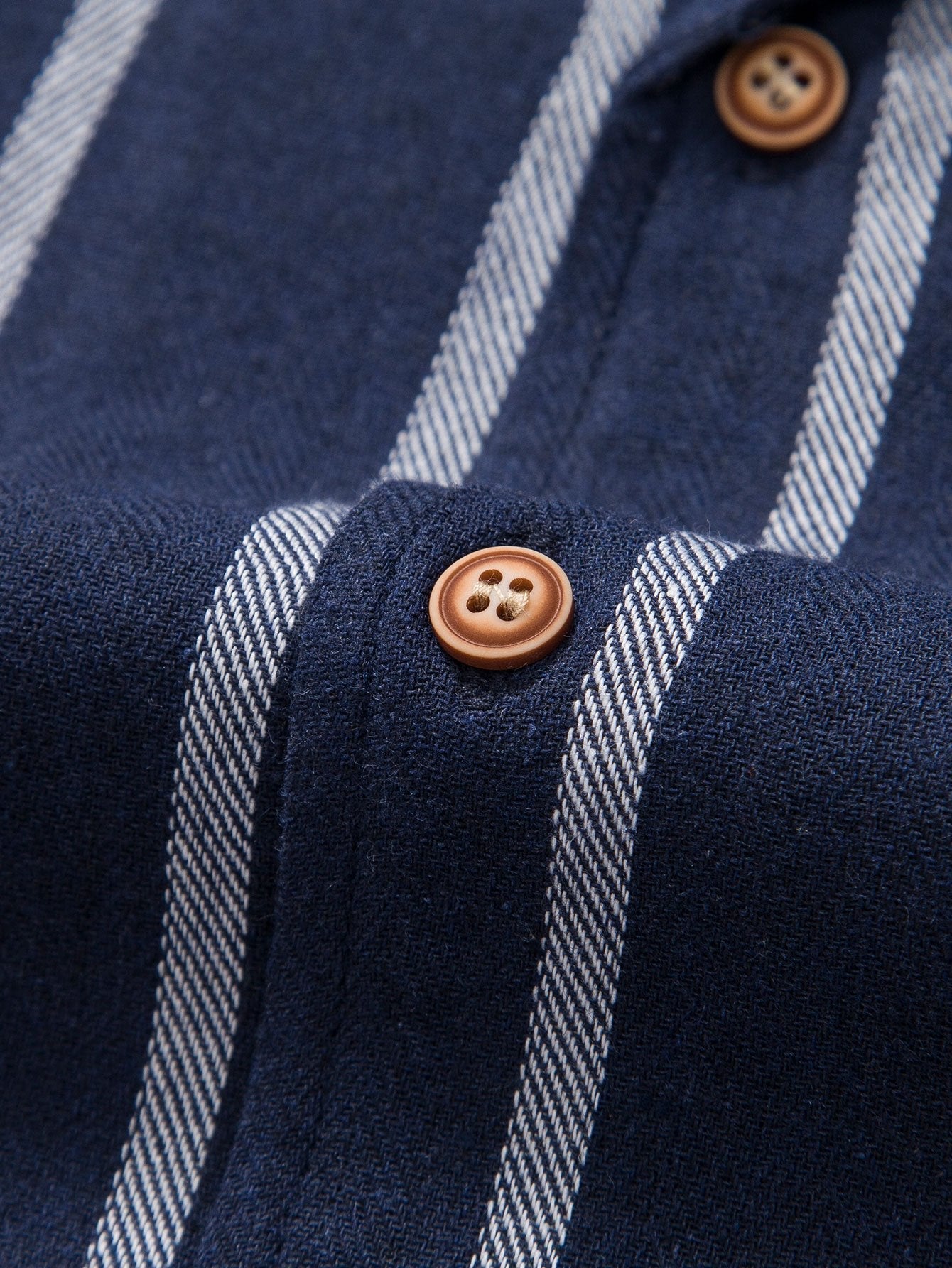 Gestreiftes kubanisches Hemd aus Baumwollmischung und Leinenhose mit geradem Bein