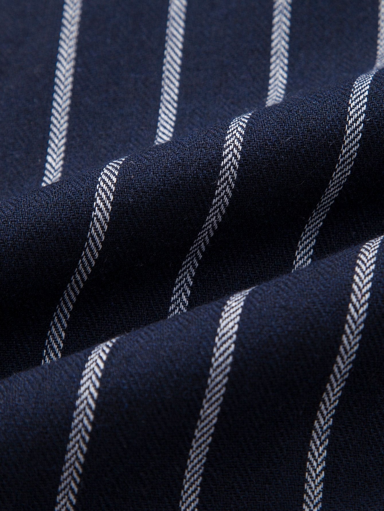 Gestreiftes Hemd mit Knopfleiste aus Baumwollmischung und Leinenhose mit geradem Bein