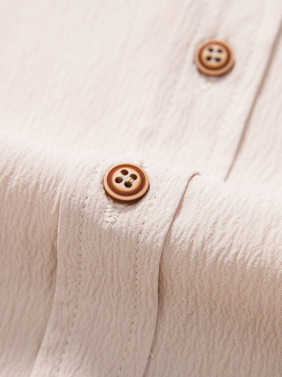 Plissiertes Hemd und strukturierte Shorts