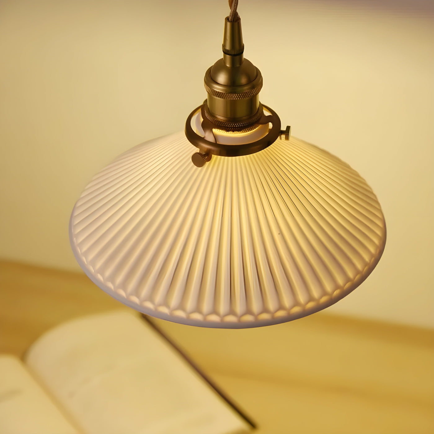 JapandiBeam Light - Japanischer Keramik-Pendelleuchte mit Rillenmuster