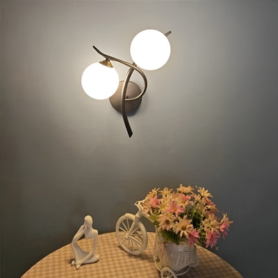 EternaGlow Light - Nordische Glaskugelleuchte aus Eisen