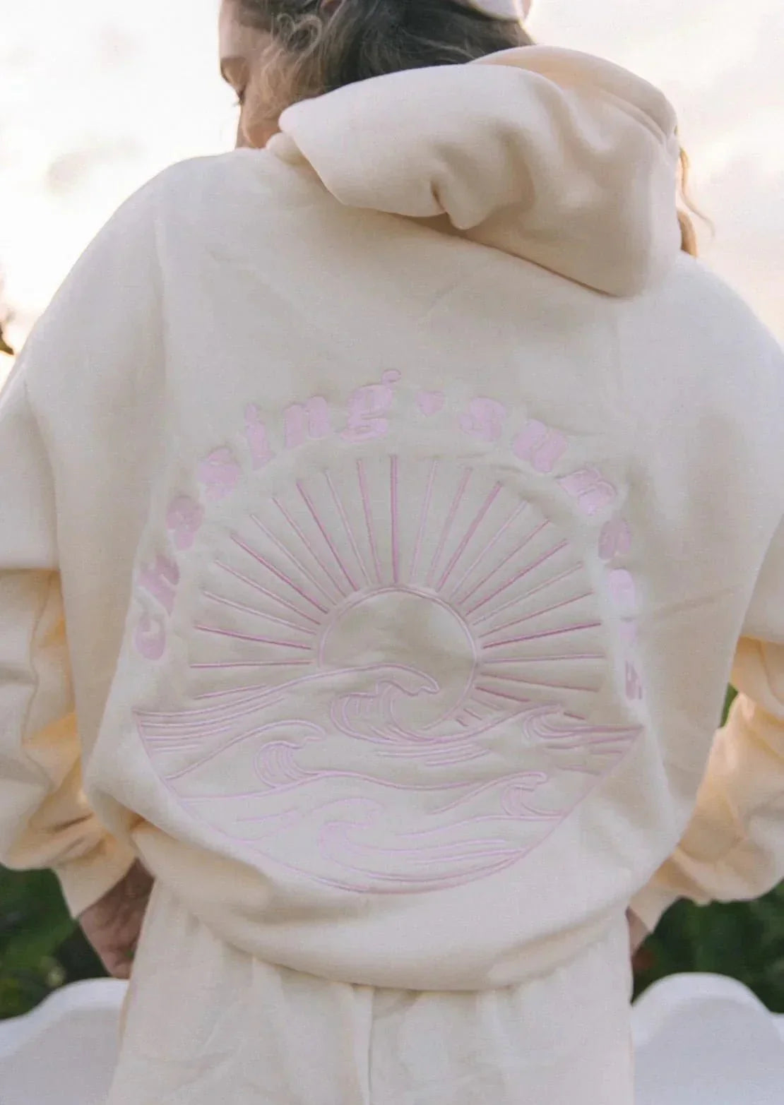 Abigail Bestickter Kapuzenpullover
