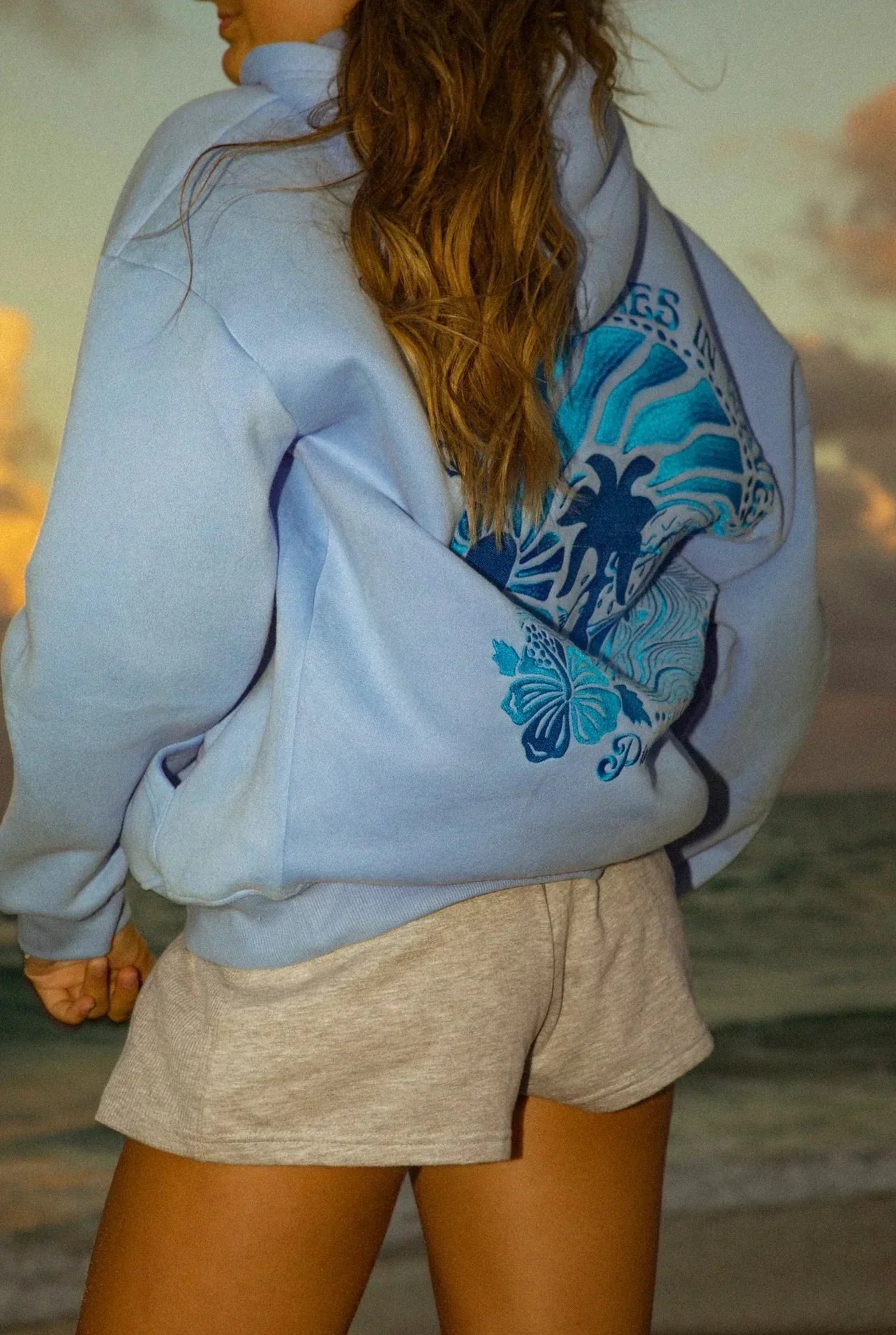 Abigail Bestickter Kapuzenpullover